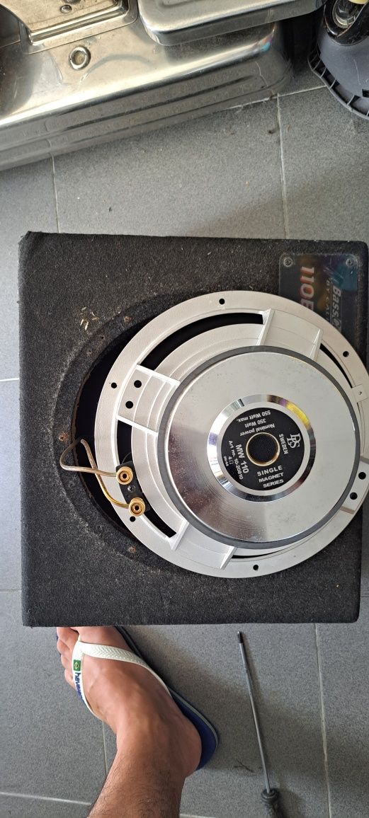 Subwoffer DLS 350W RMS para carro