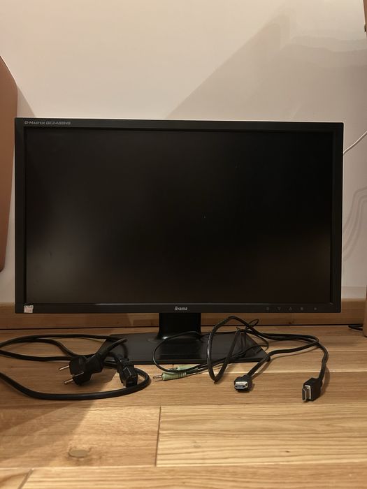komputer PC + monitor + klawiatura