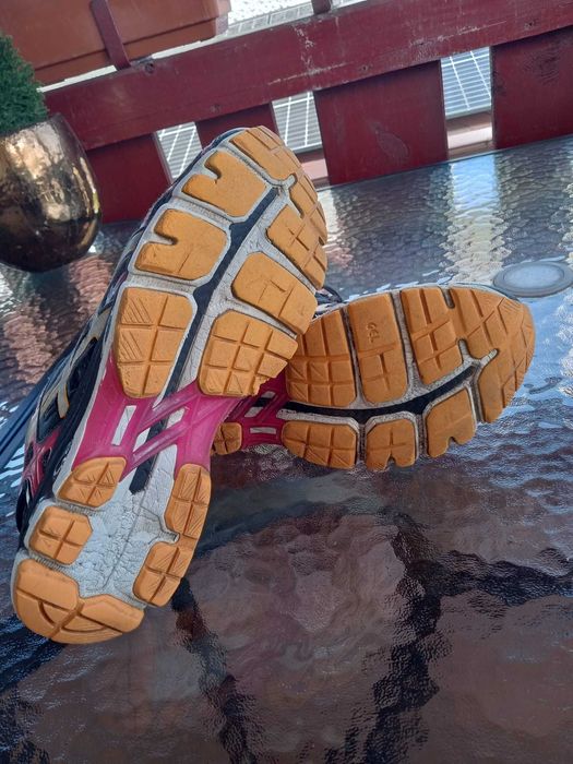 Buty damskie firmy Asics rozmiar 39