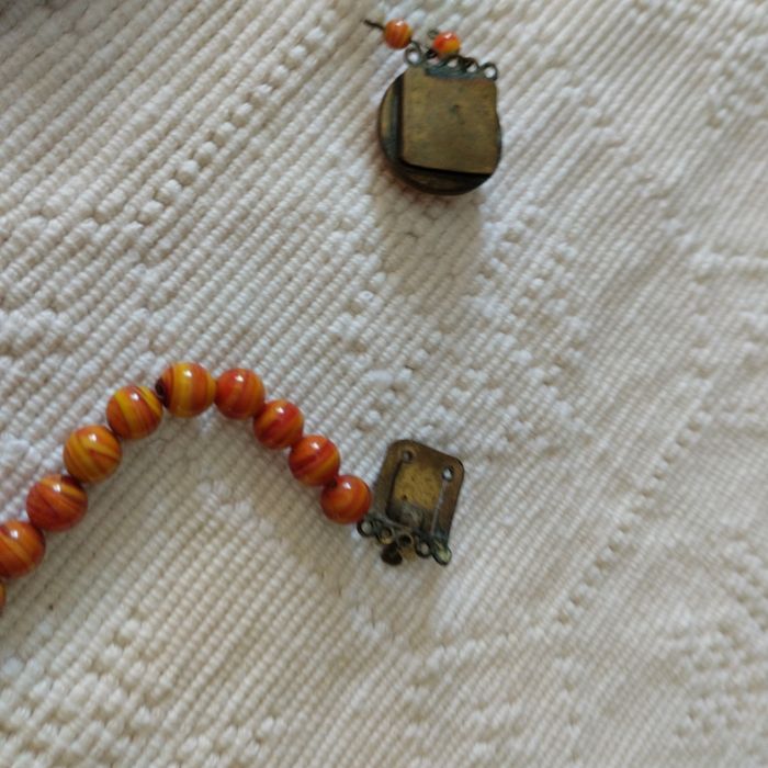 Colar antigo laranja
