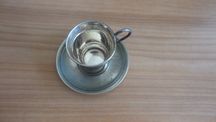 Conjunto de chávena e pires em prata