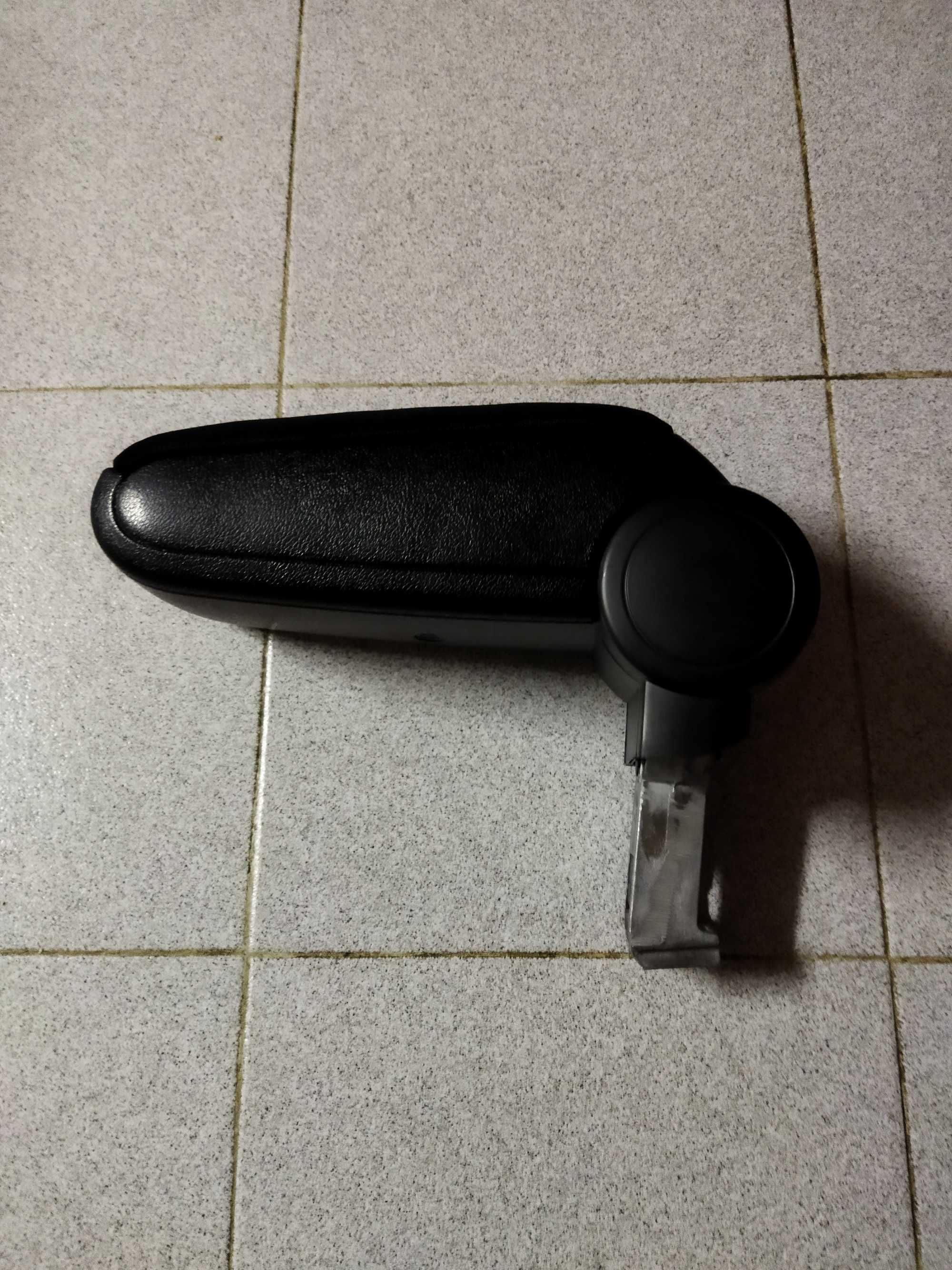 Apoio de braço automóvel
