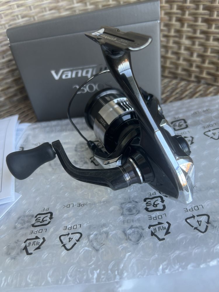 Shimano 23 Vanquish 2500S нова