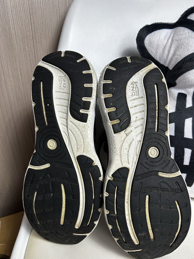 Кроссовки brooks