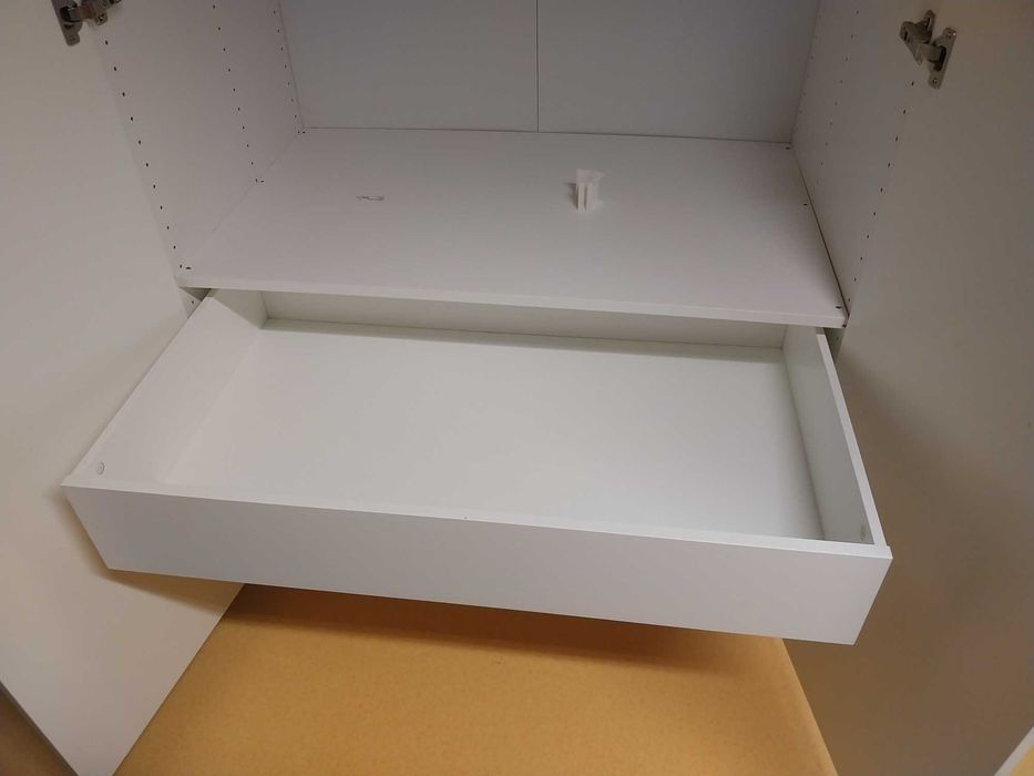 Bengaleiro antigo, mesas apoio, cabeceiras e Roupeiro PAX