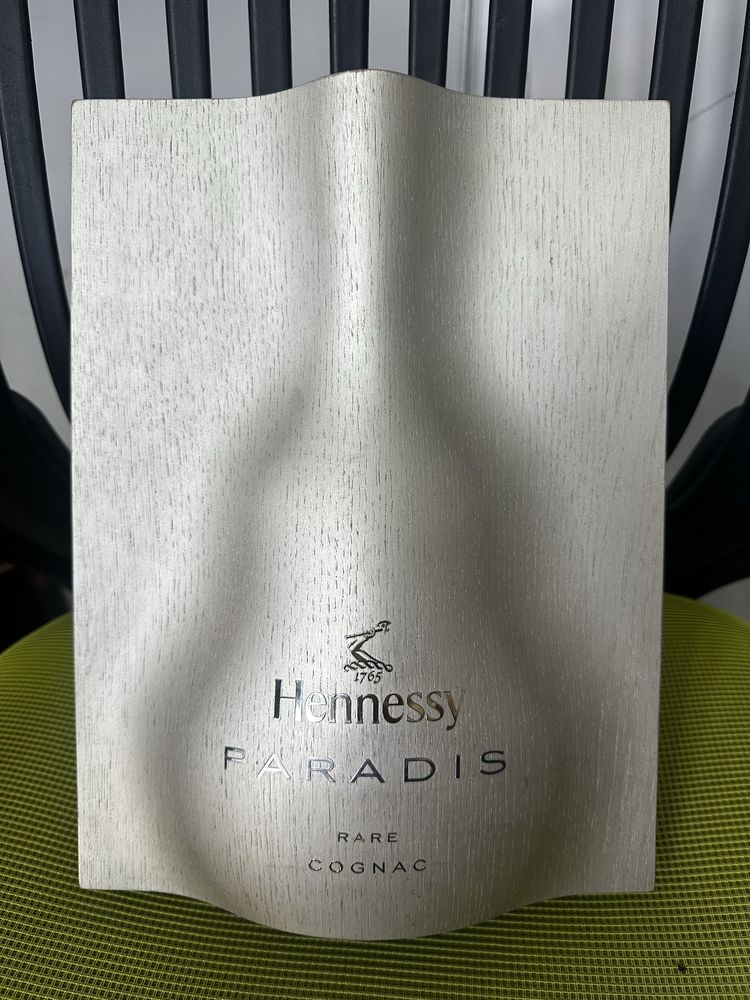 Hennessy Paradis бутылка с коробкой