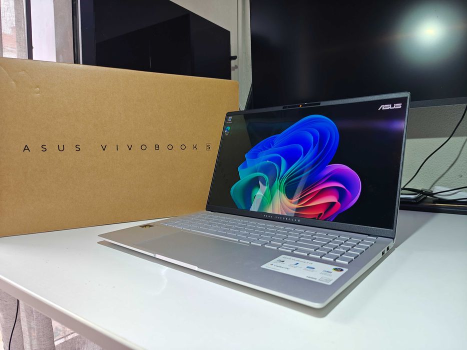 Portátil ASUS Vivobook S15 OLED Snapdragon X Elite