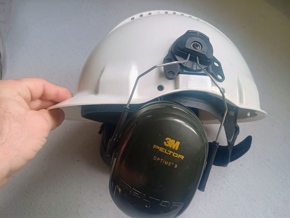 Kask ochronny z nausznikami 3M Peltor