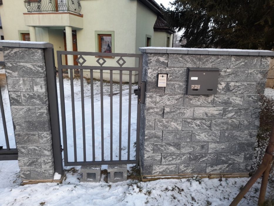 Ogrodzenia murowane z łupka,pustaka,gotowych elementow,łupane