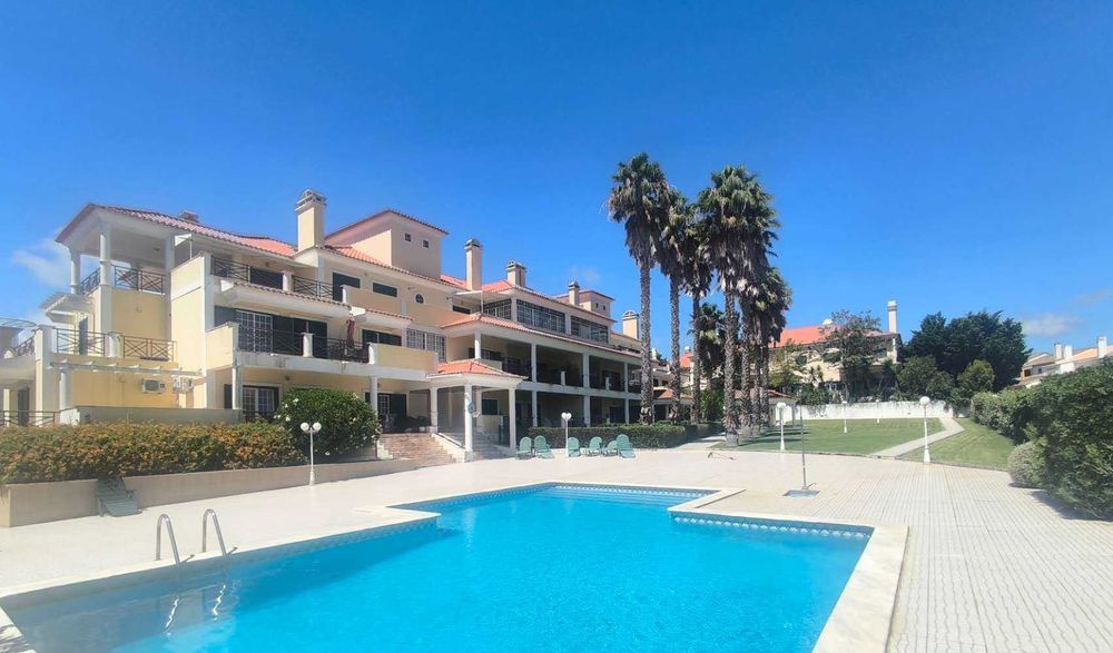 Apartamento T3 em Beloura, inserido em condomínio fechado com piscina