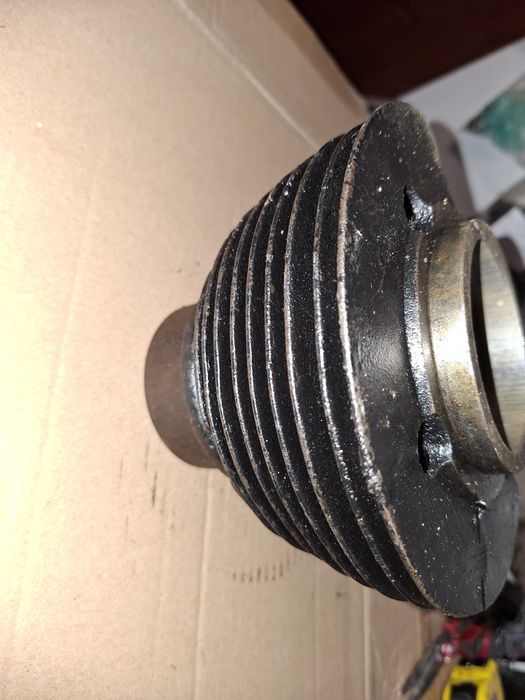 Oryginalny z epoki prlu cylinder silnika junak m7 m10