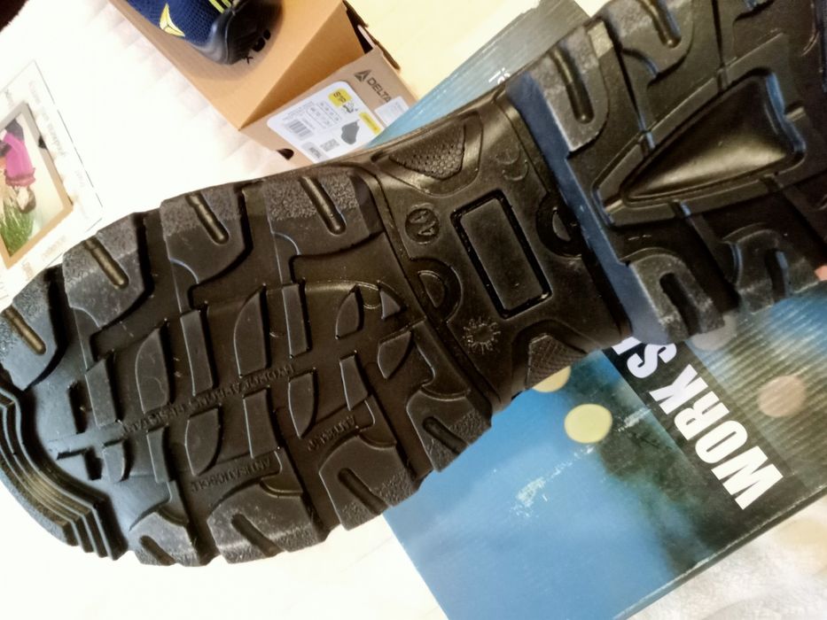 Робоче захисне зимове взуття