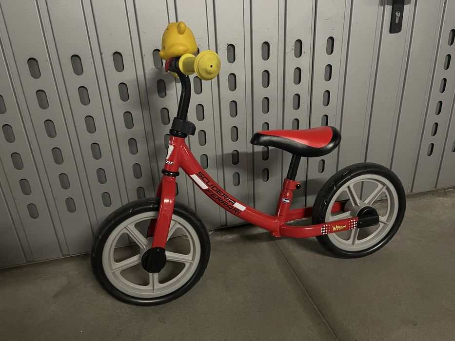 Rowerek biegowy CHICCO Scuderia Ferrari