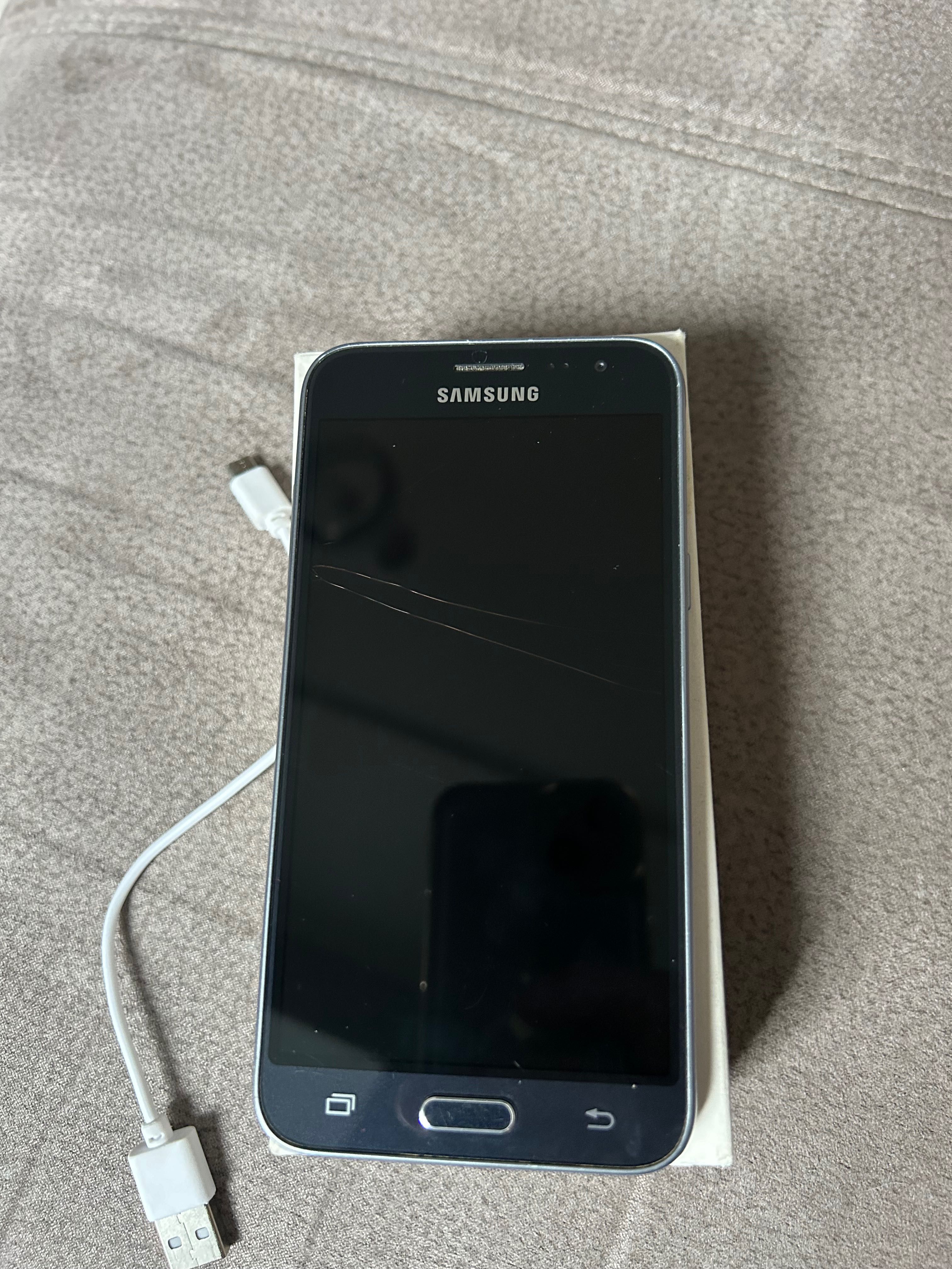 Telefon Samsung J3