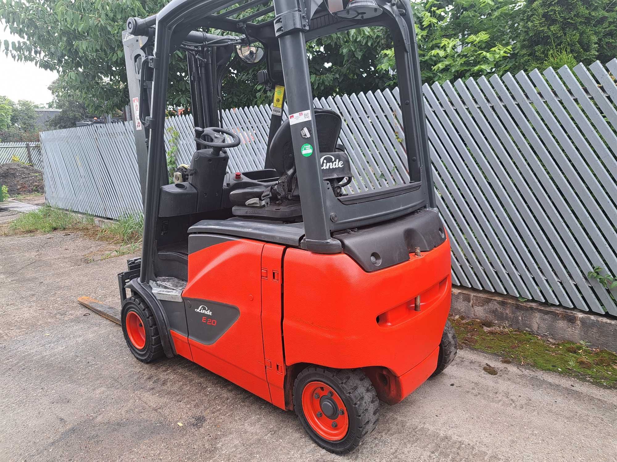 Wózek widłowy elektryczny  Linde E20PH Triplex  5210 mth.