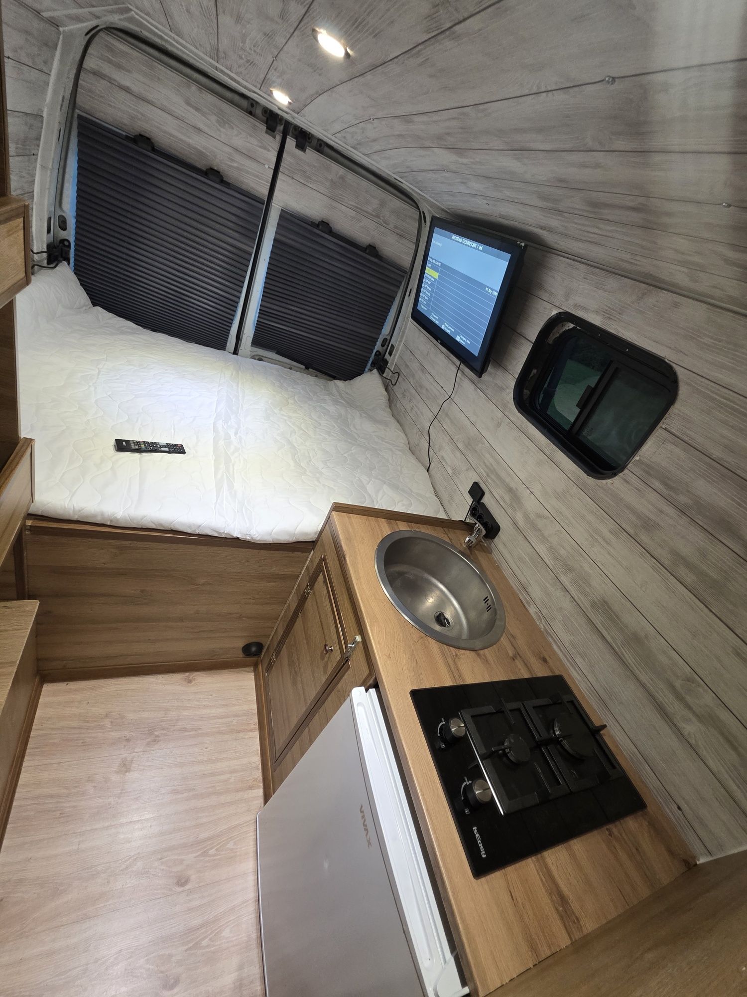 Kamper Całoroczny Renault Master WC prysznic ogrzewanie solar tv