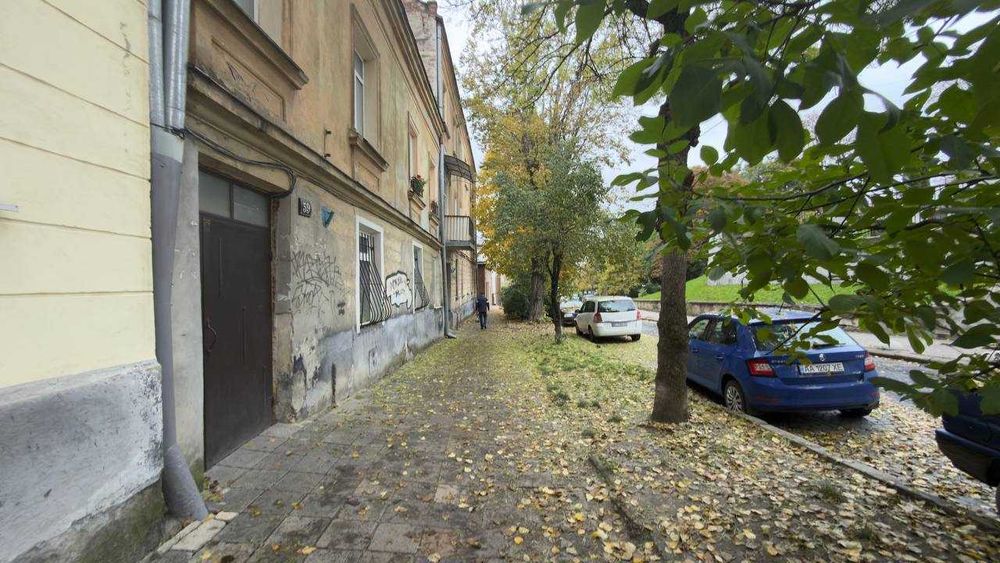 Продаж 2-кім квартири по вул. Б. Хмельницького. (церква Св. Онуфрія.)