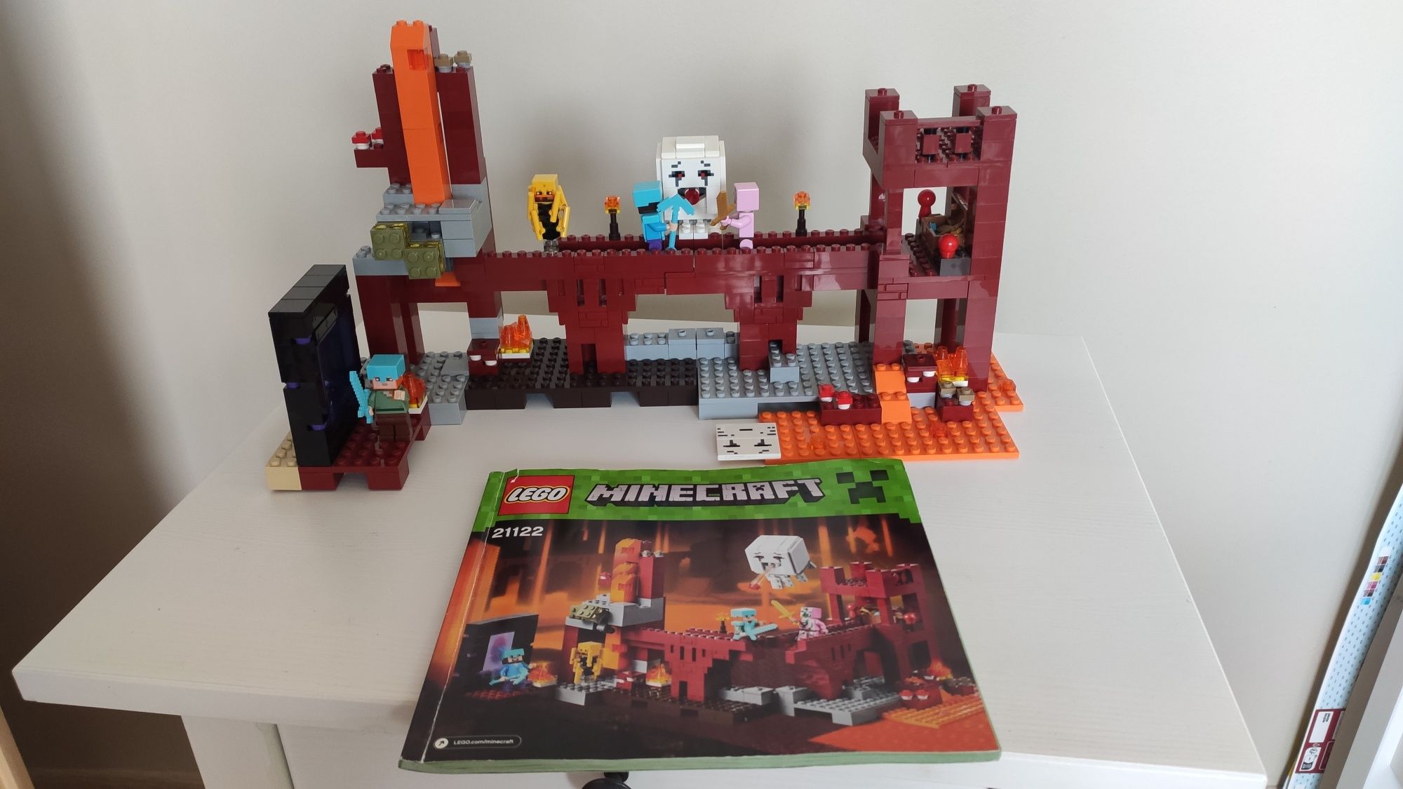 LEGO Minecraft 21122 Forteca Netheru kompletne