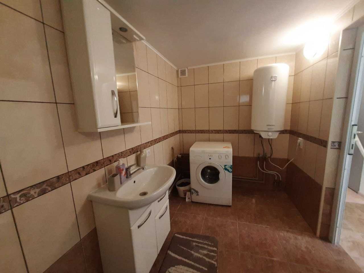 Оренда частини будинку з подвір'ям, вул. М. Голубця.