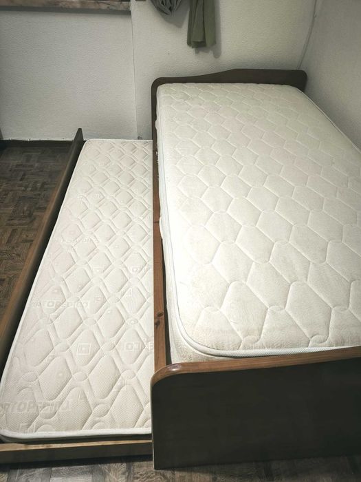 Vendo Cama com dois Colchões Ortopédicos (Bom Estado)