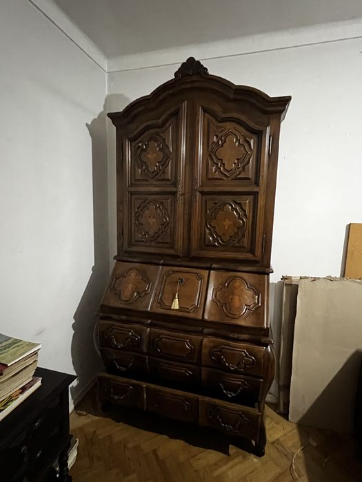 secretária-armário antigo (também chamado de secretária holandesa)