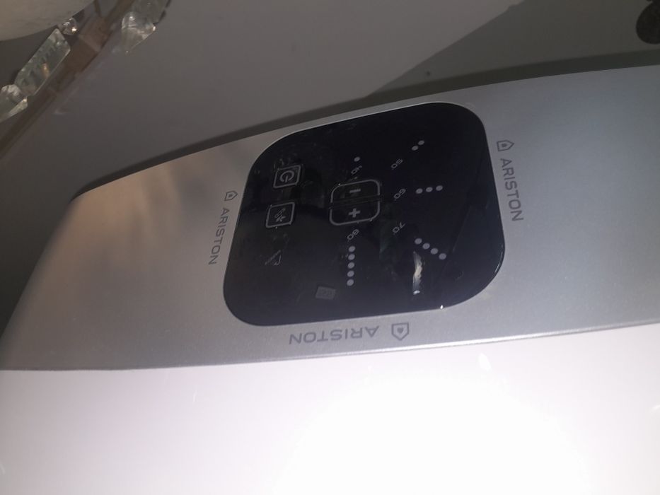 Termoacumulador digital Ariston 100litrs  100€