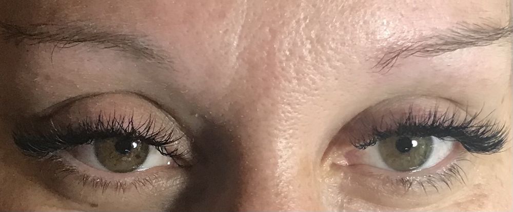 Нарощування вій для моделей СВІТЛО ЗАВЖДИ Є