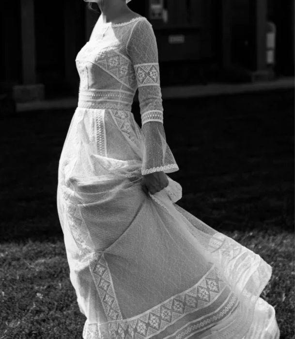 Весільна сукня ІТАЛІЯ з красивим орнаментом з білого кружева