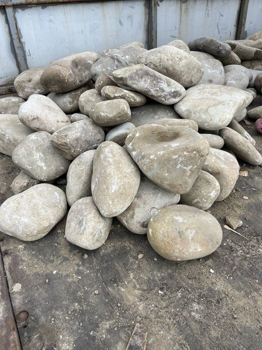 Валун, камінь річковий