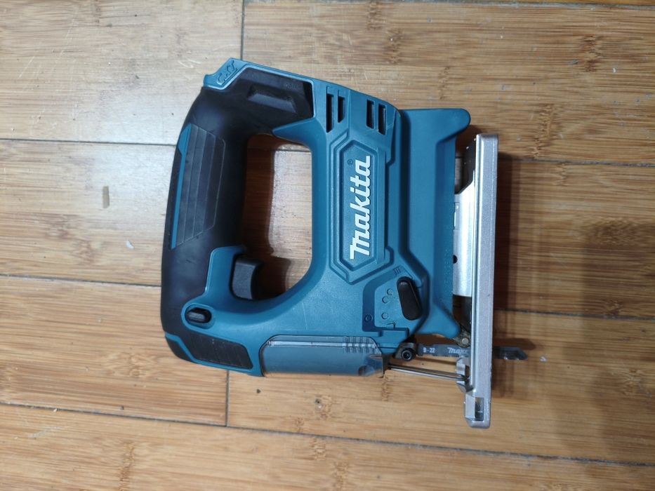 Wyrzynarka Makita 12v prawie nowa sama wyrzynarka solo