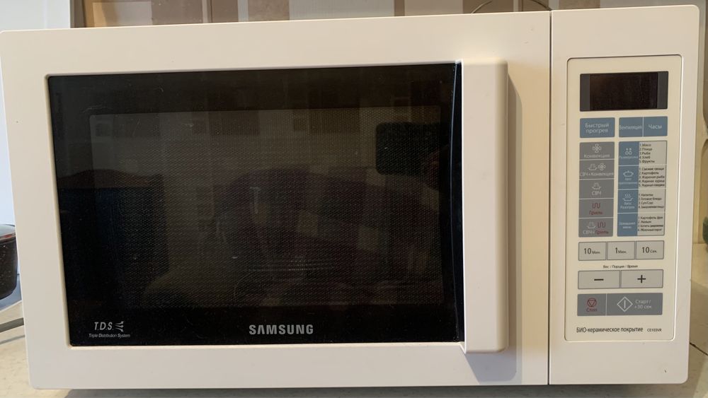 Мікрохвильова піч з конвекцією Samsung CE103VR