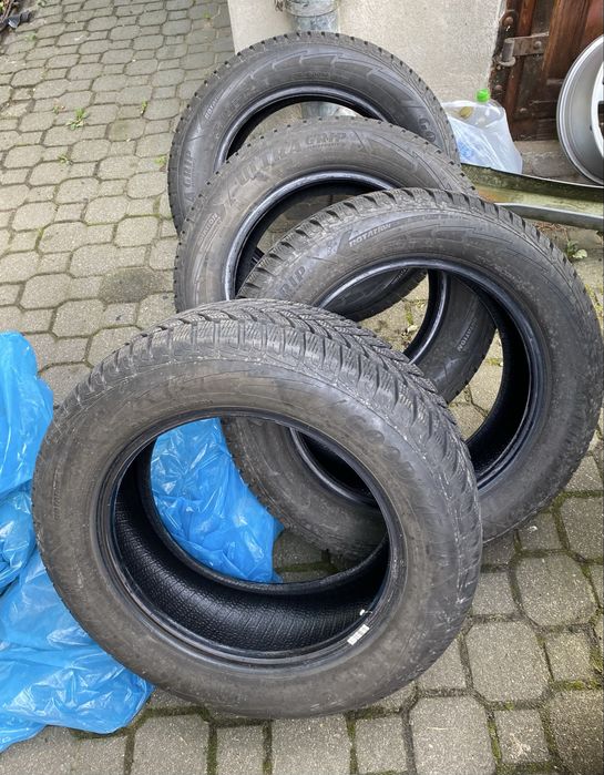 Opony zimowe 215/60/16,, b..dobry bieżnik