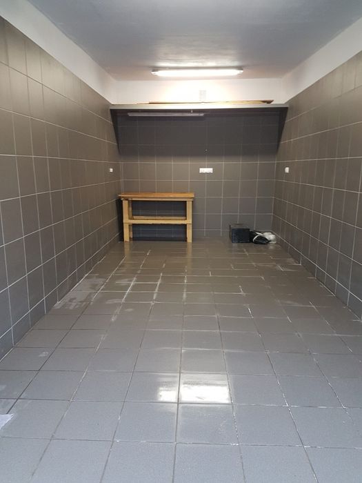 Garaż z kanałem i prądem