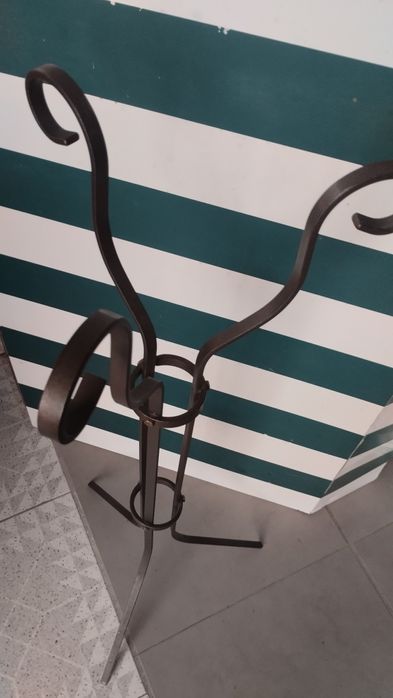 Suporte de Vaso  em Ferro .