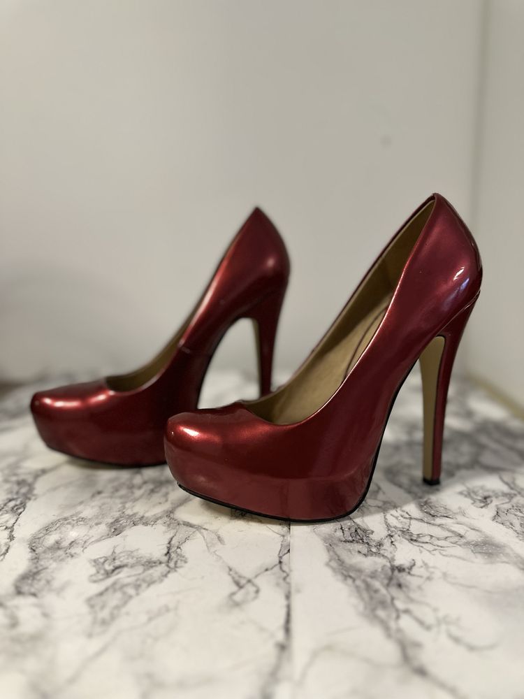 Sapato alto vermelho tamanho 38