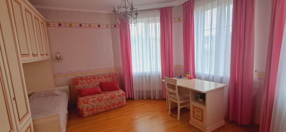 Комфортний 1 затишний будинок. 6 кімнат.