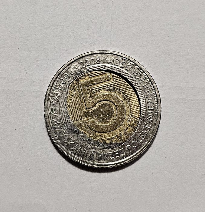 Destrukt 5 złotych z 2018 roku.