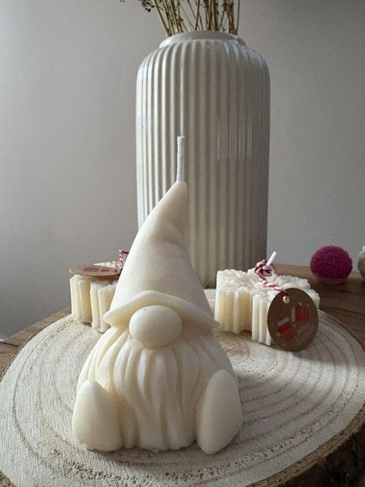 Świeca Sojowa - siedzący krasnal