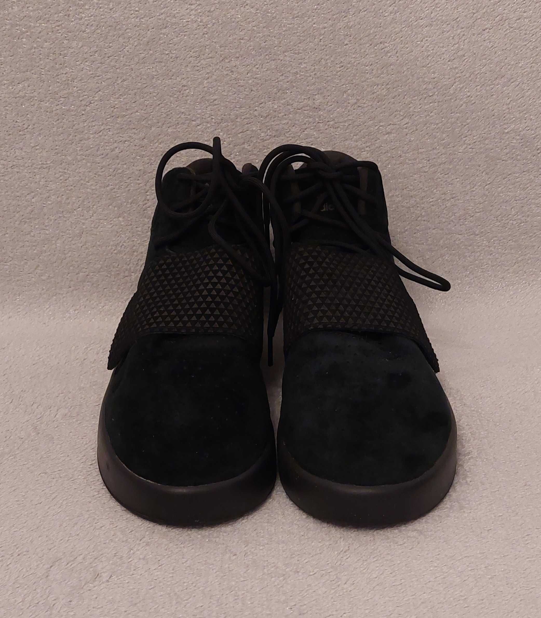 adidas Tubular Invader