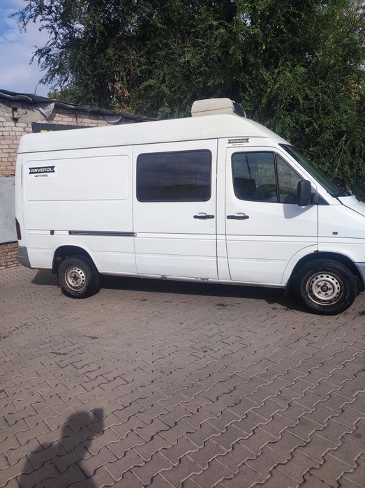 Продам Мерседес Спринтер 208D