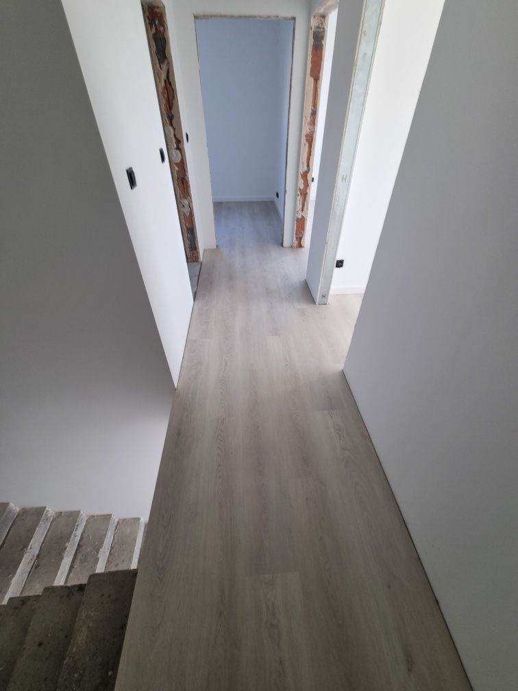 Montaż paneli laminowanych oraz winylowych