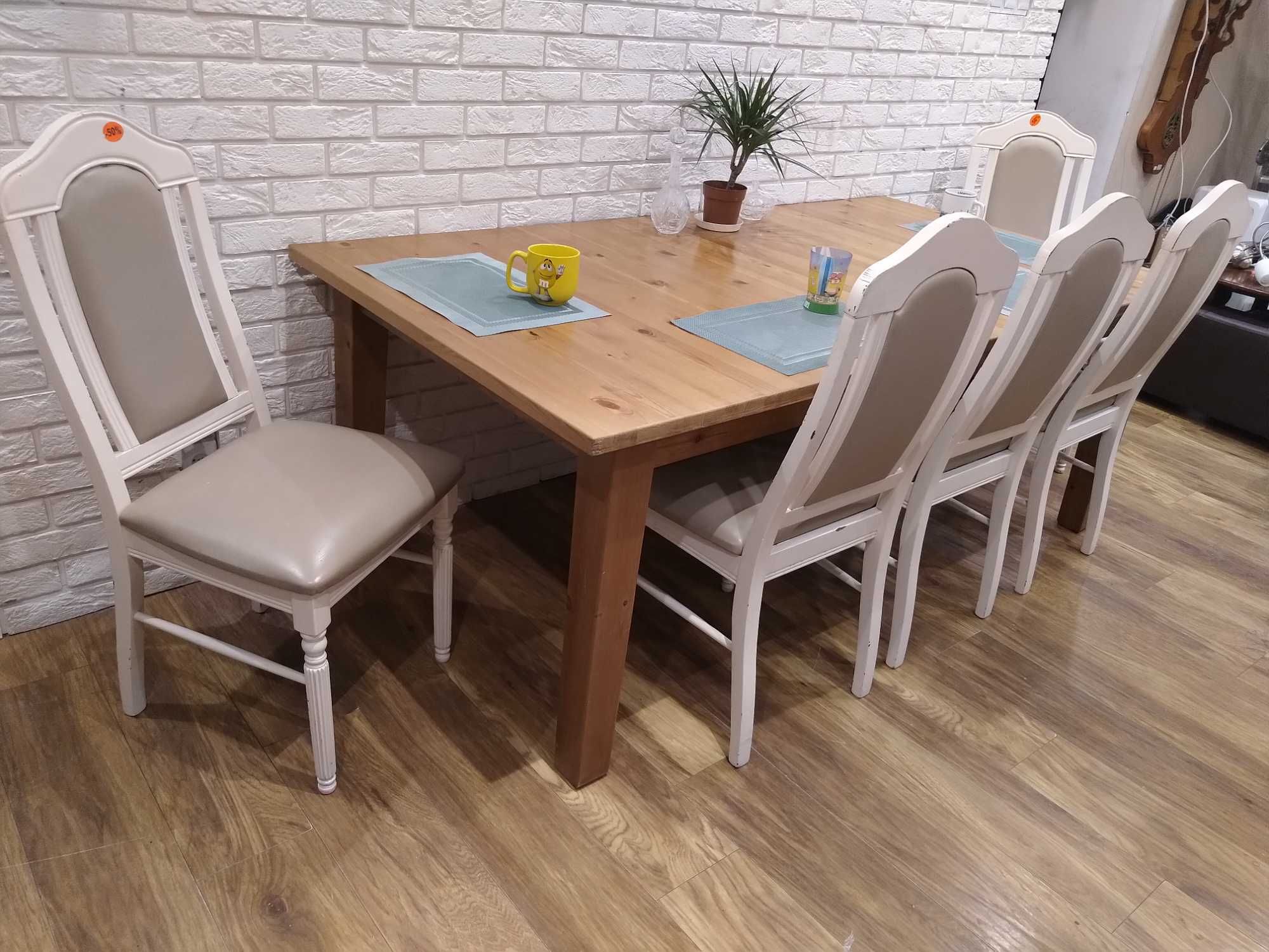 Zestaw  drewniany stół plus 5 krzeseł