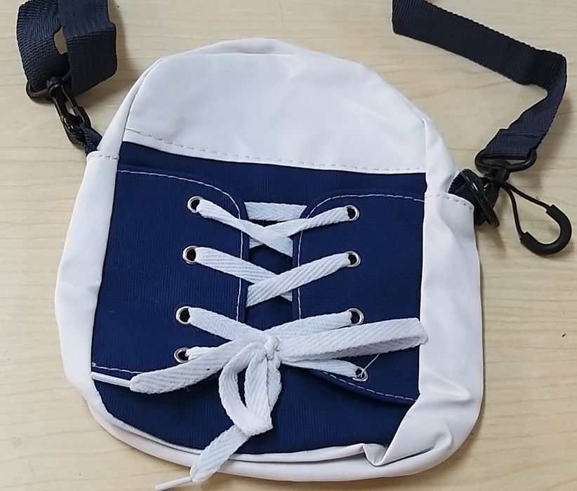 Mala a tiracolo ténis.