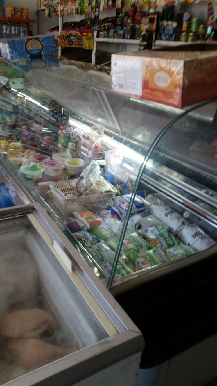 Продам  холодильную ветрину срочно