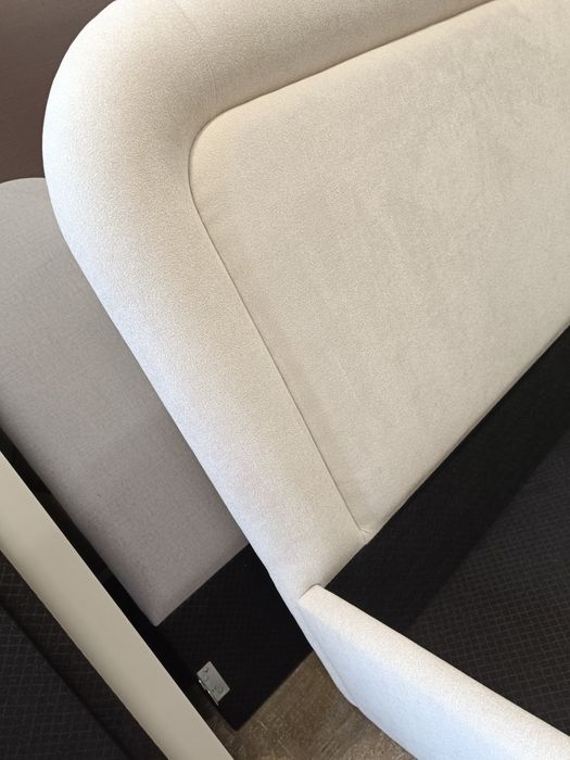 Łóżko tapicerowane na wymiar półokrągłe baranek boucle producent