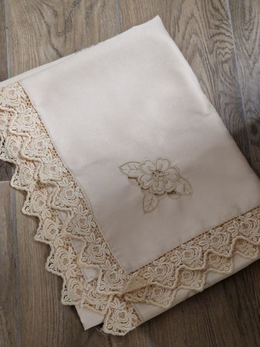 Kremowy obrus 180x230