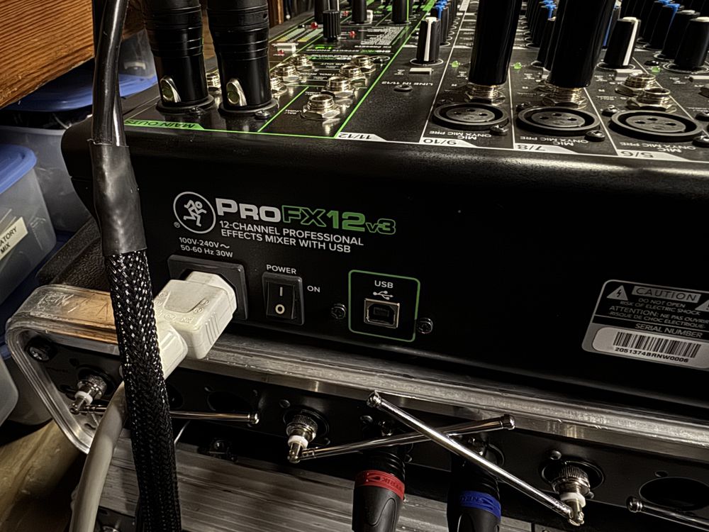 Mikser MACKIE ProFX12 V3 z pokrowcem