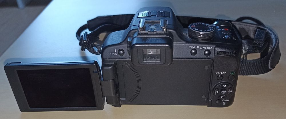 Panasonic Lumix FZ100 + bolsa case logic