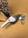 Odkurzacz ręczny Black&Decker NVC215W-QW srebrny/szary