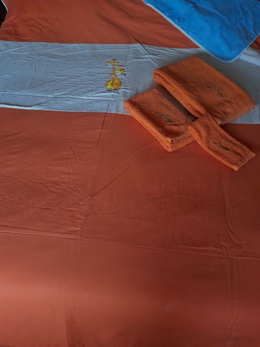 Vendo colcha p/ cama criança